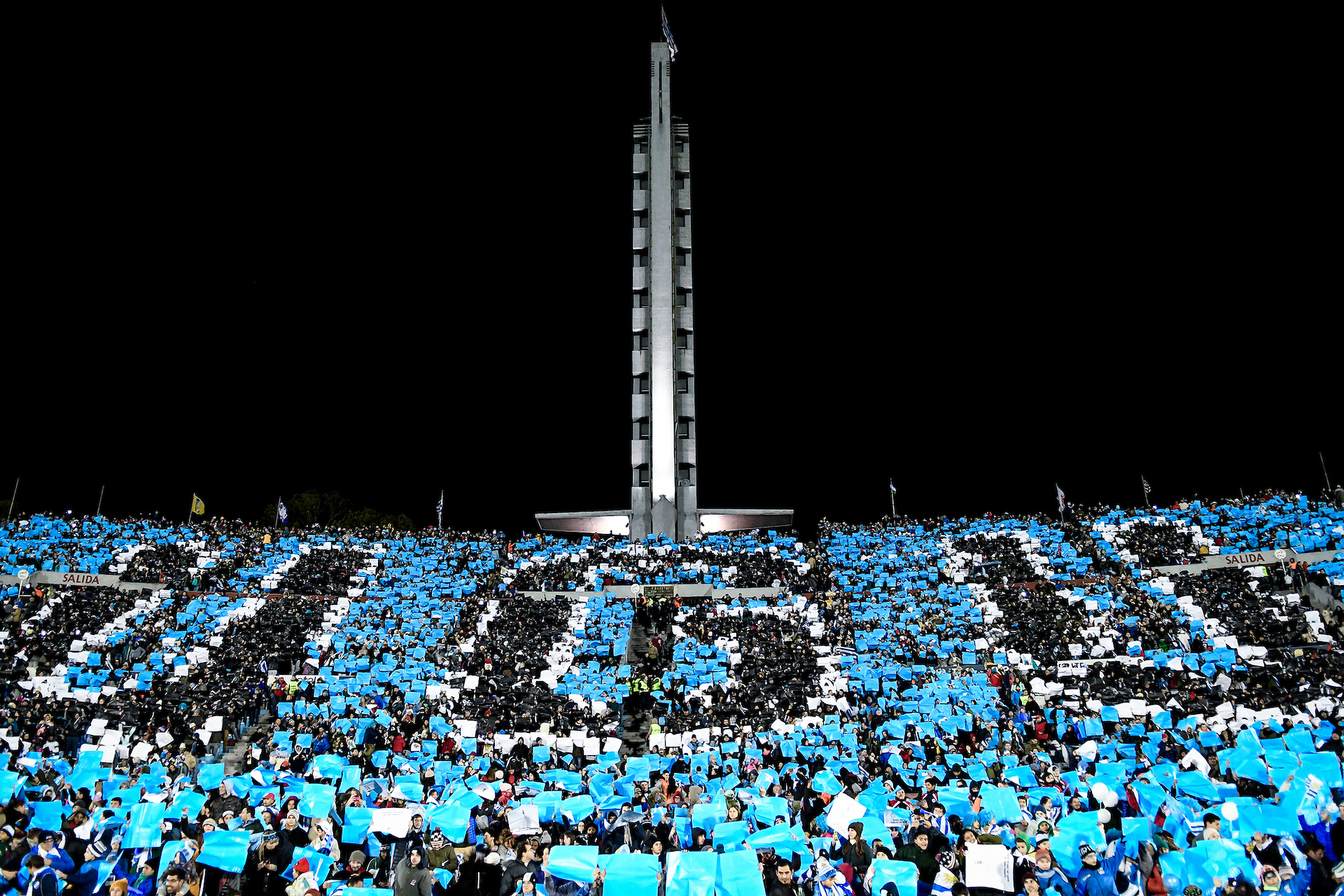 La AUF puso a la venta las últimas 2000 entradas para Uruguay-Brasil ...