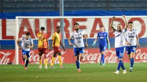 Selección de Uruguay deberá retirar dos estrellas de su escudo por  exigencia de la FIFA, Selecciones Nacionales