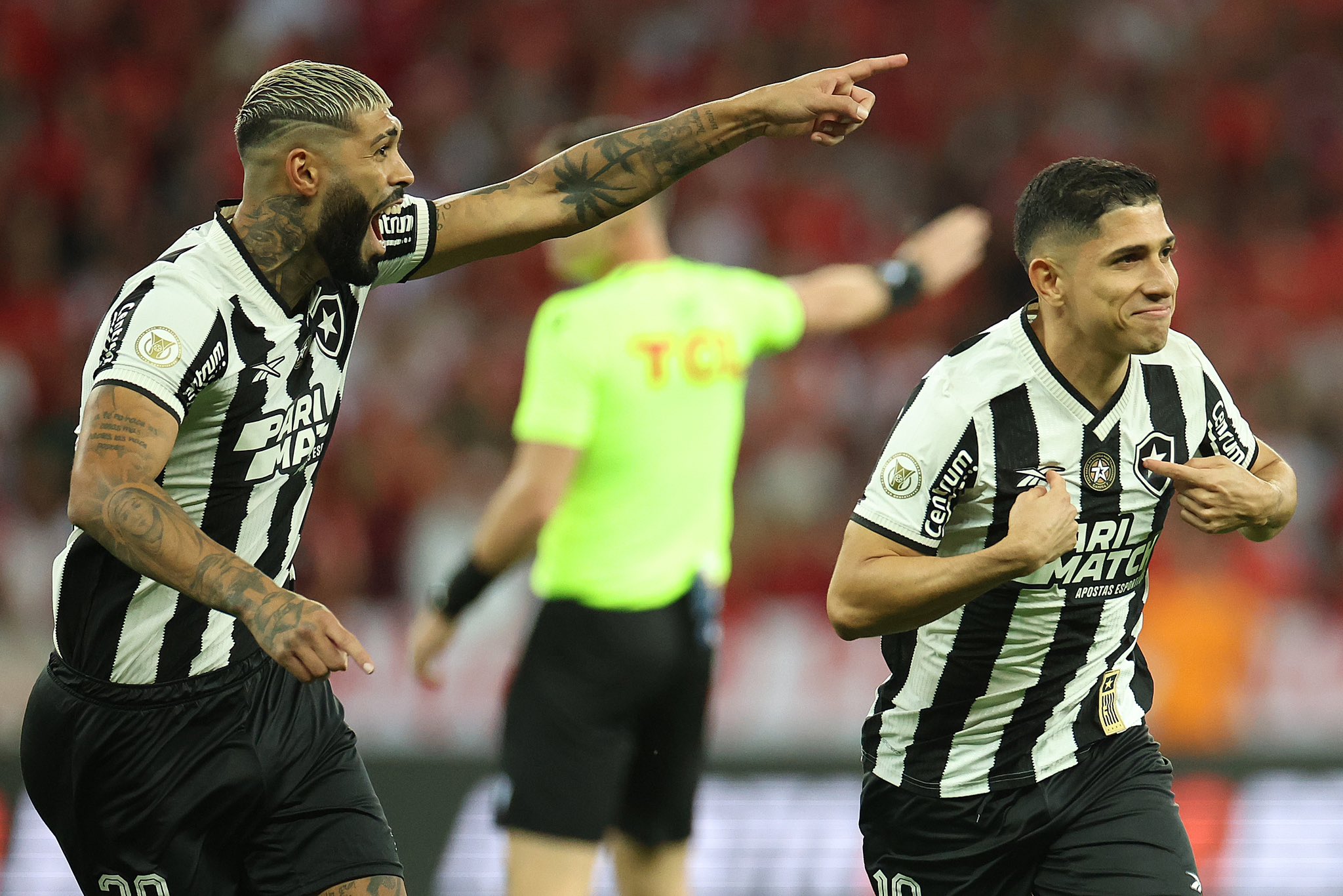 Botafogo derrotó a Inter y quedó a un punto de ganar el Brasileirao