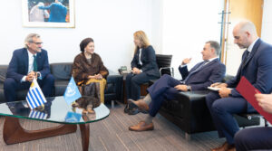 La vicesecretaria general de la Organización de Naciones Unidas (ONU), Amina Mohammed, y el presidente Yamandú Orsi