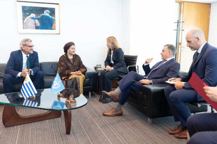 La vicesecretaria general de la Organización de Naciones Unidas (ONU), Amina Mohammed, y el presidente Yamandú Orsi