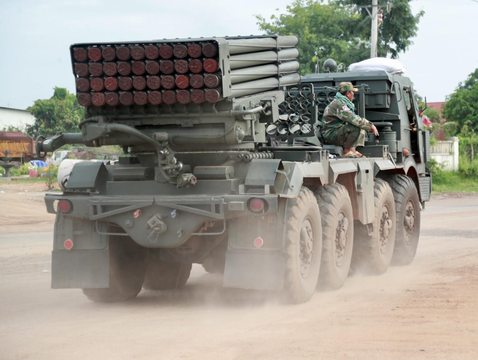 Continúan enfrentamientos entre Tailandia y Camboya