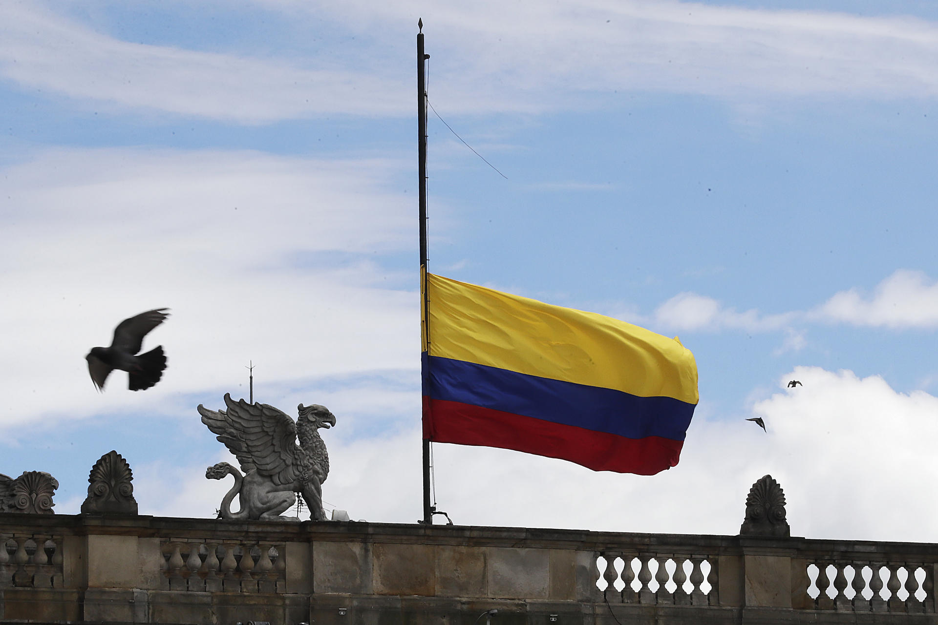Gobierno expresa "sus más sentidas condolencias" ante muerte de senador colombiano