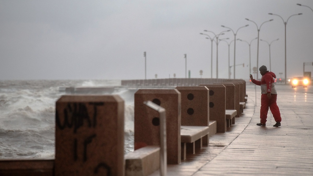 Anuncian tormentas fuertes y lluvias abundantes desde este viernes y hasta el domingo