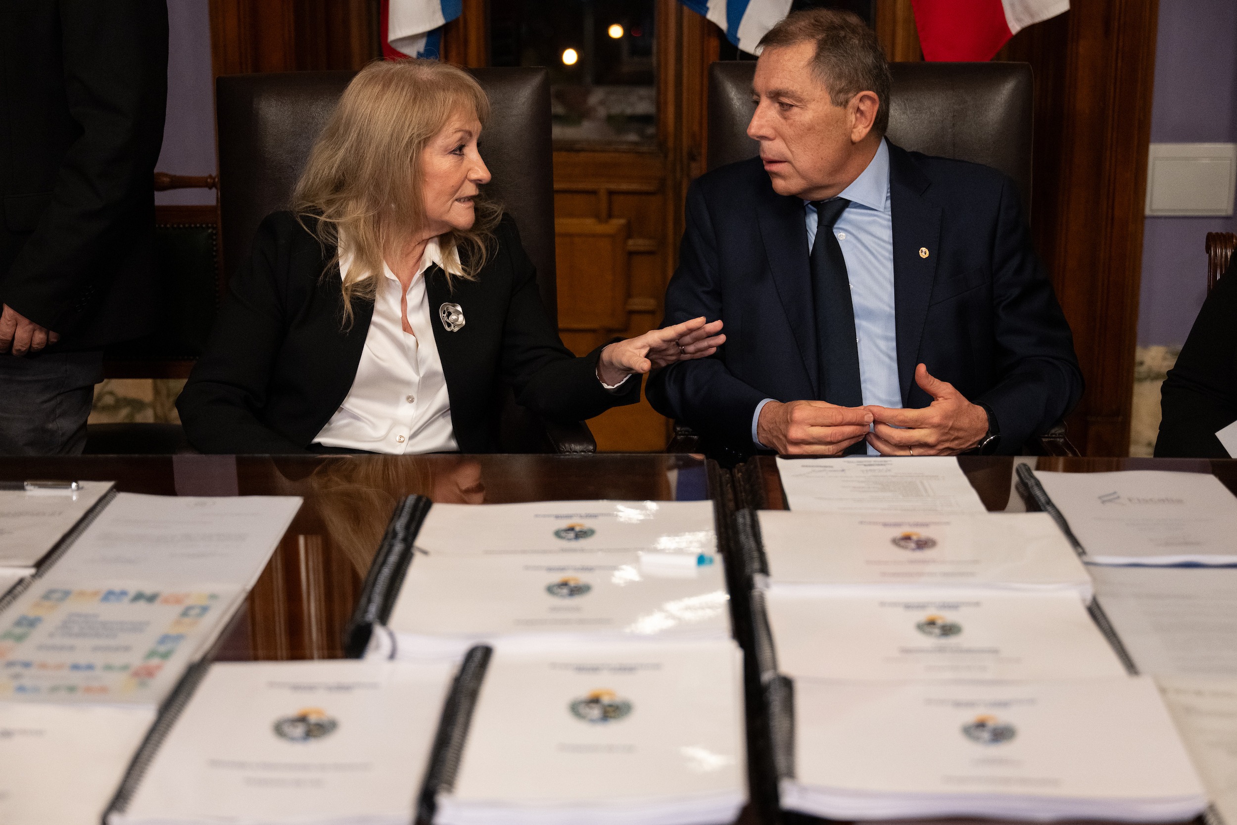 Ministro de Economía entregó la Ley de Presupuesto