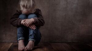 niño triste