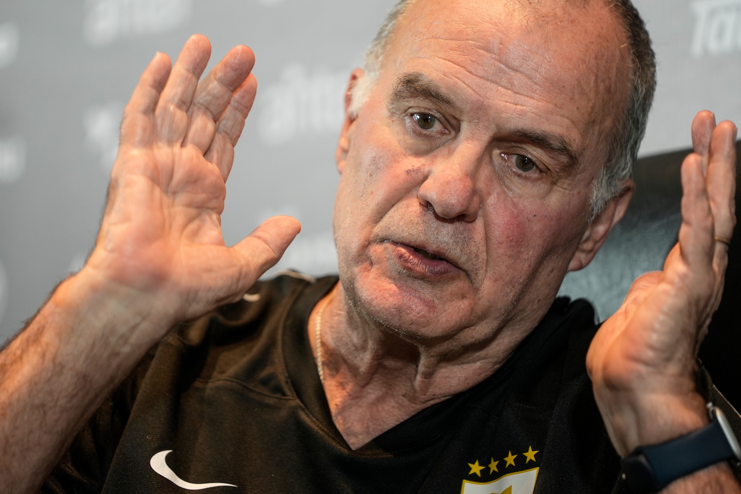 Bielsa: “Necesitamos observar” a los jugadores que "tienen opciones" de ir al Mundial