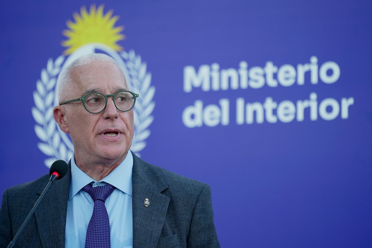 Negro informó que se reforzó la vigilancia en las fronteras con Brasil