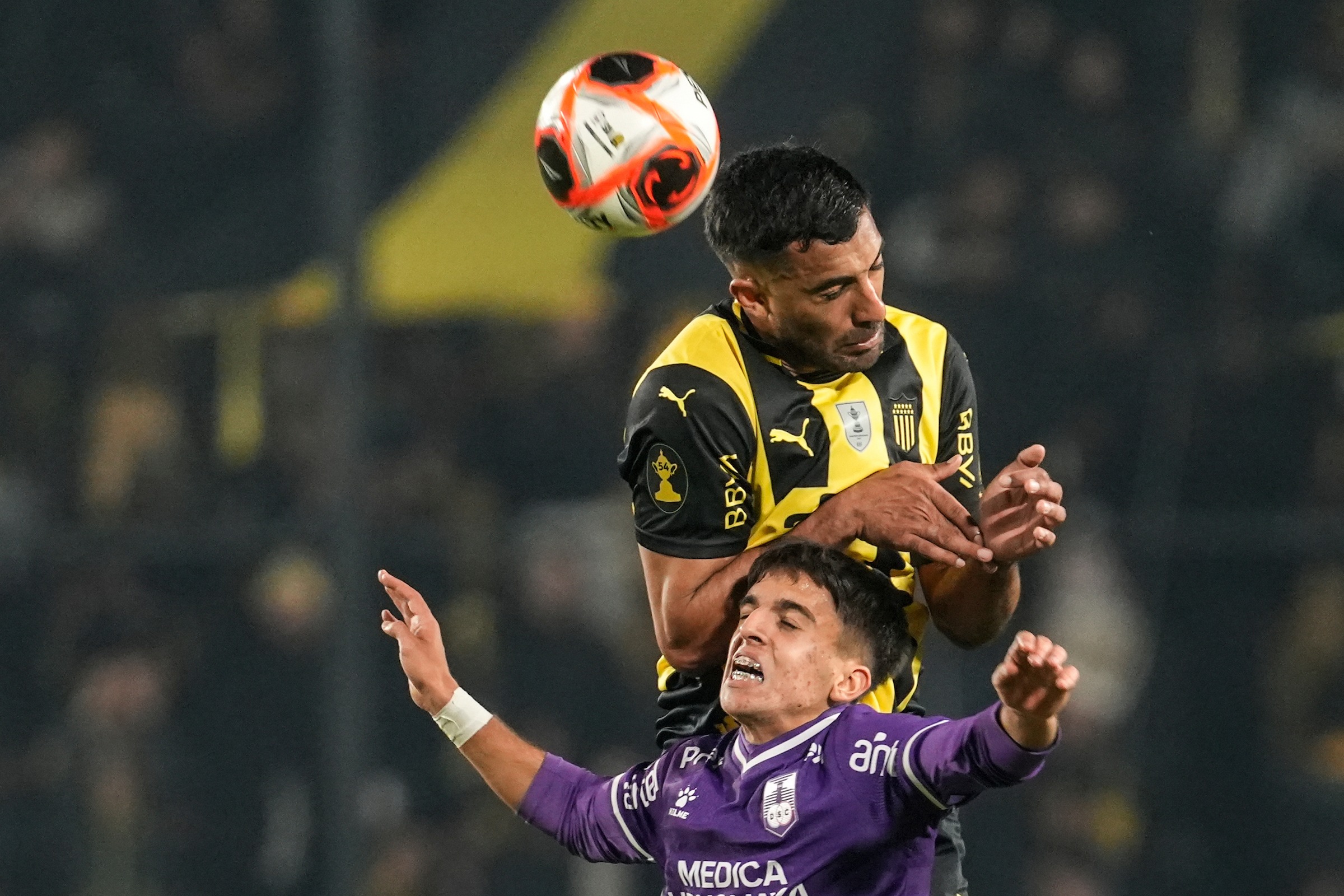 Defensor y Peñarol definen el primer finalista de la Copa AUF Uruguay