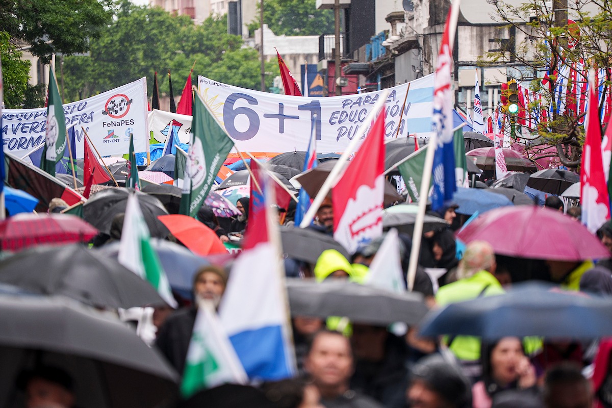 Pit Cnt reclama por mejores salarios y más dinero para la educación