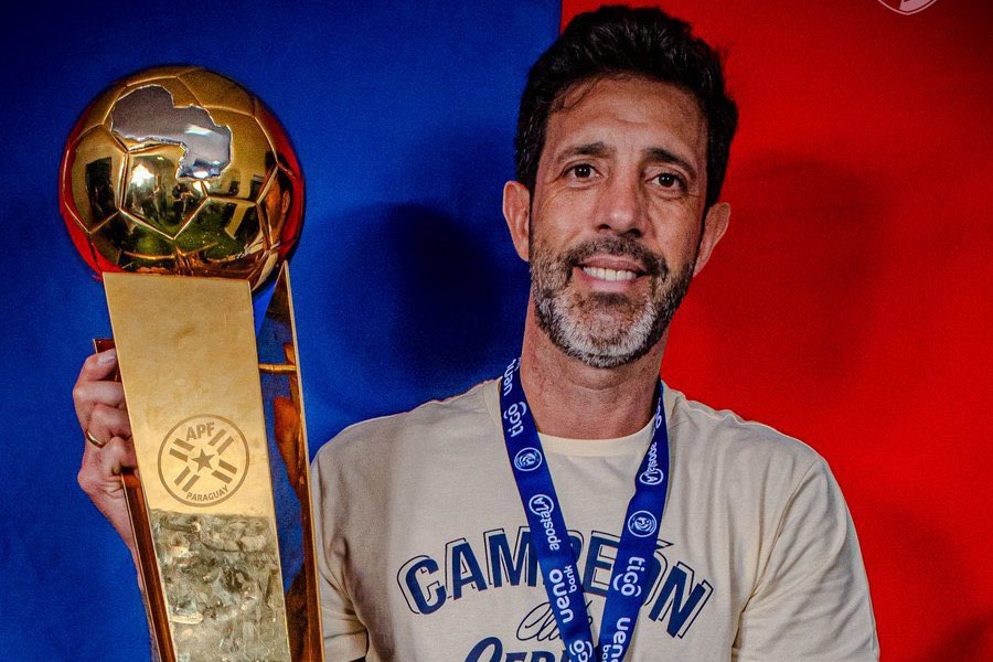 El técnico uruguayo Jorge Bava supercampeón en Paraguay con Cerro Porteño