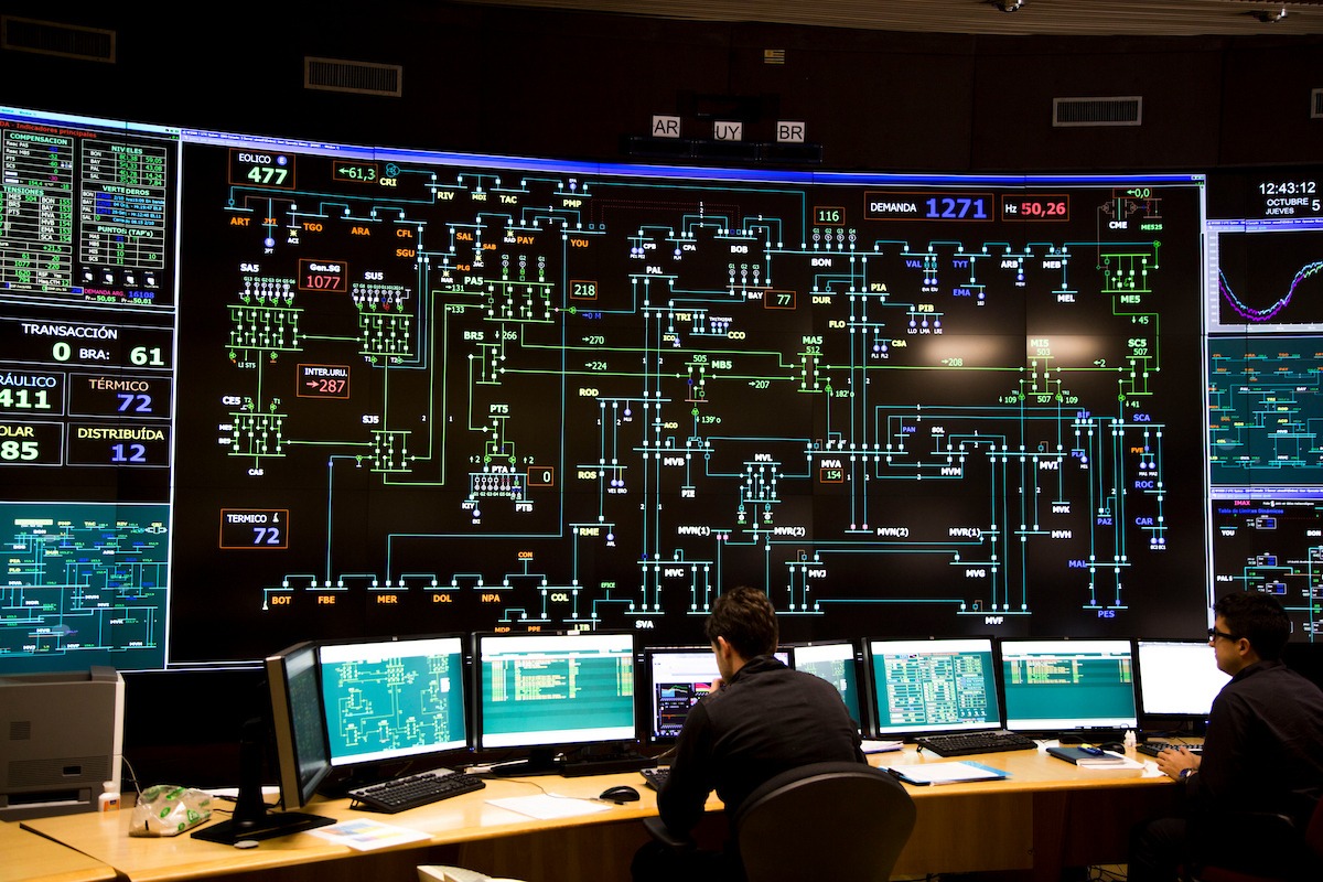 El 98 % de la energía eléctrica generada en 2025 fue de origen renovable, informó el MIEM