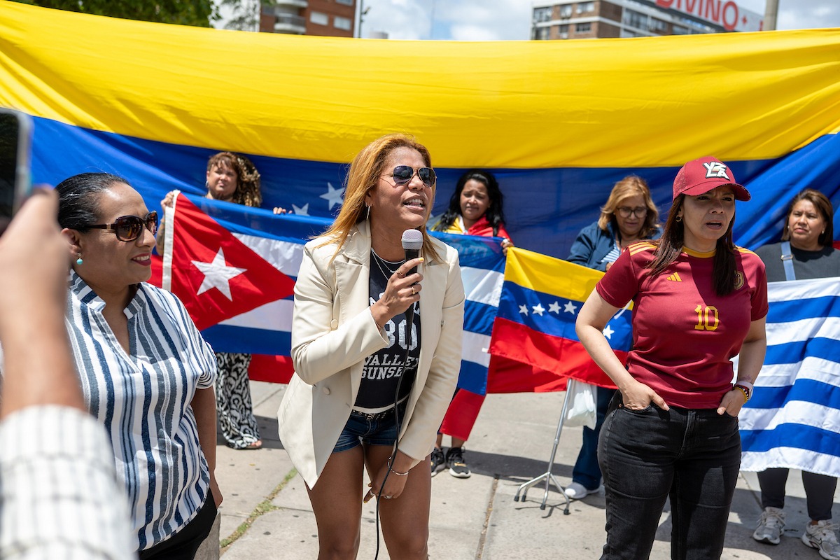 Venezolanos en Uruguay celebran la captura de Nicolás Maduro