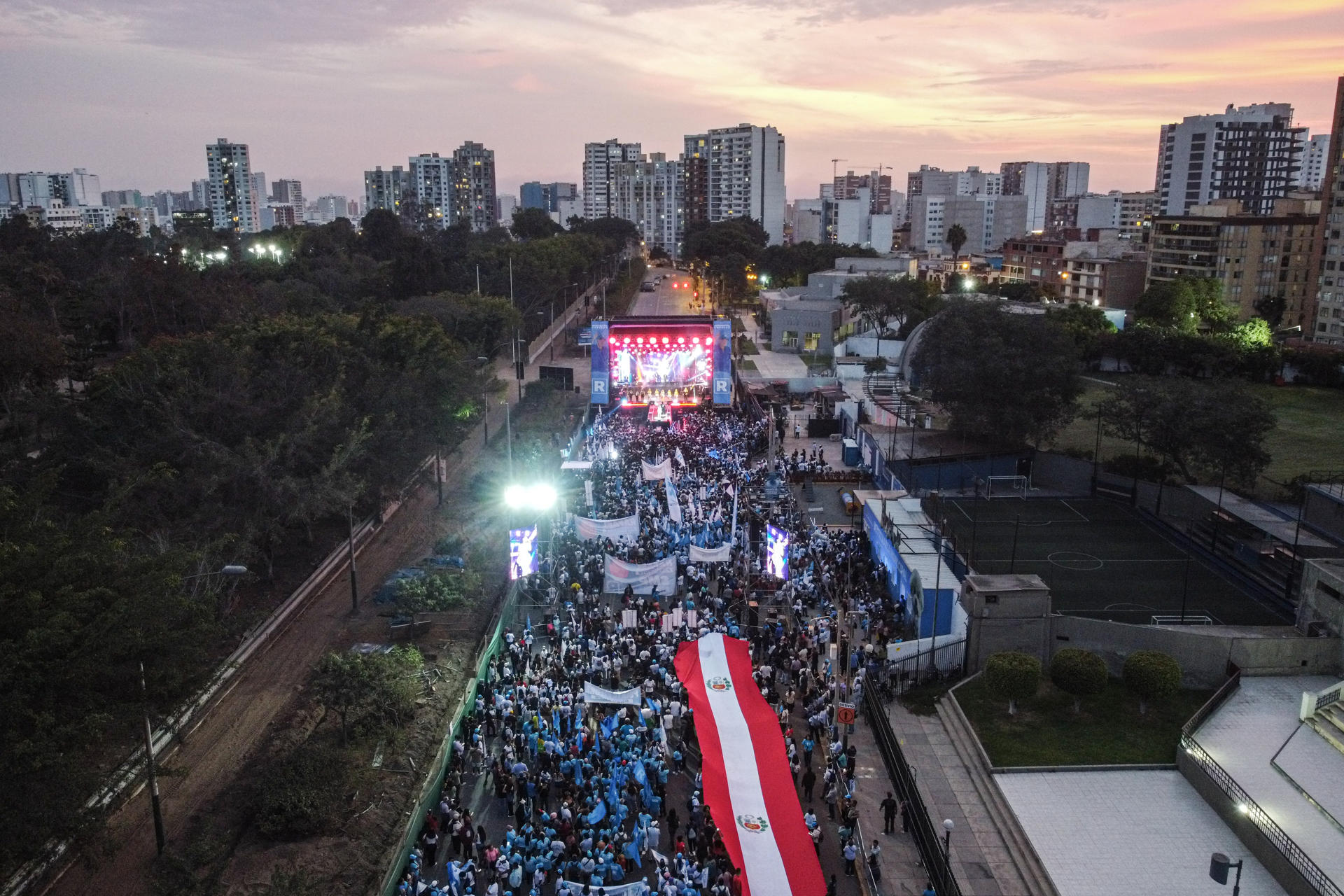 Elecciones en Perú este domingo: 35 candidatos presidenciales y 5 votaciones simultáneas