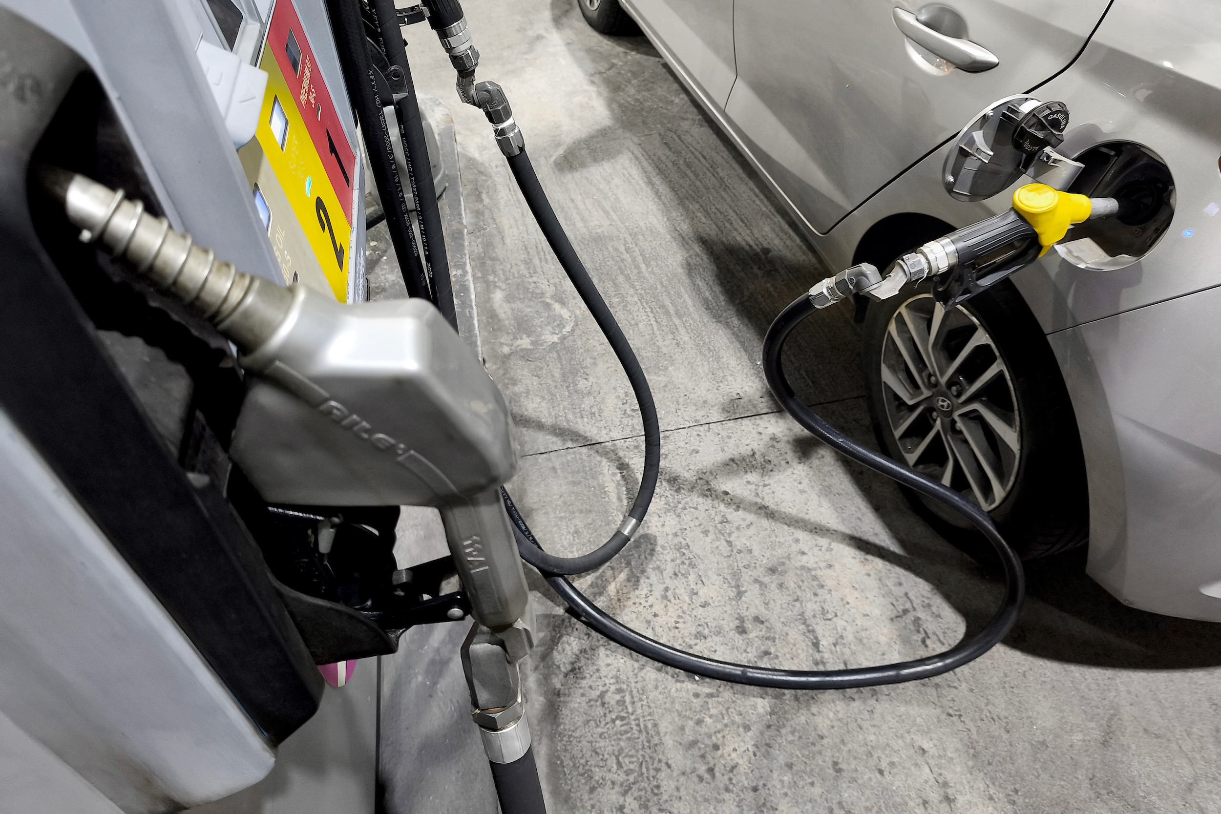 Nuevos precios de combustibles: baja 5% la Nafta Súper, 5% el Gasoil y 7,6% el Supergás
