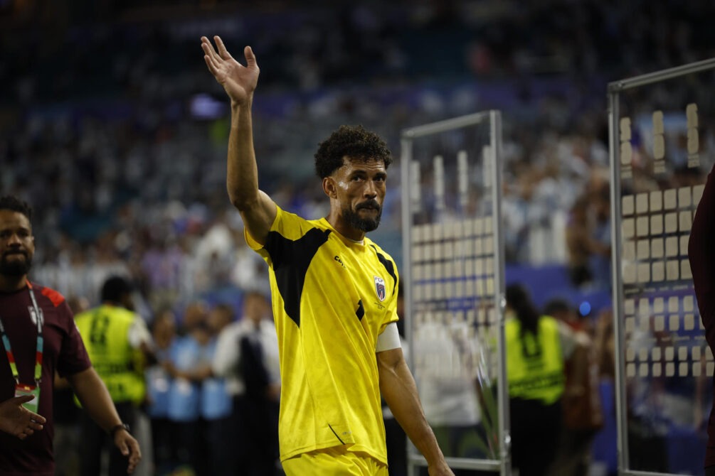 La llegada de Vozinha a Colo Colo causa sensación en Chile