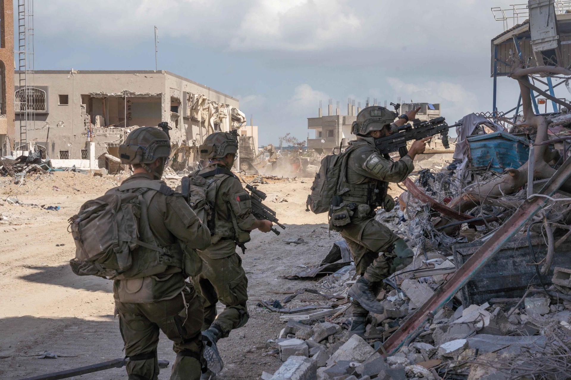 Incursión israelí: 57 gazatíes asesinados y recuperan cadáveres de dos rehenes