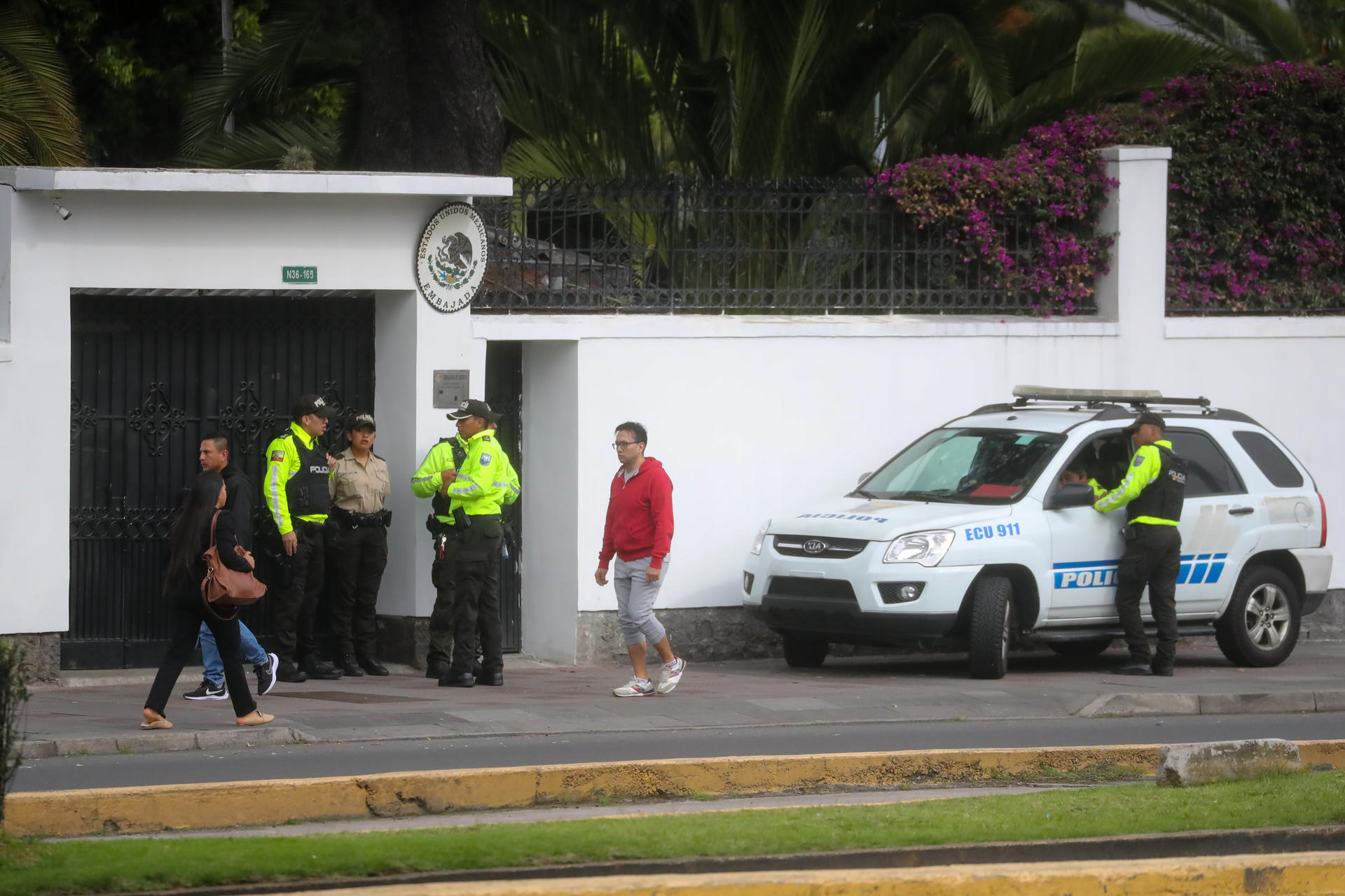 La UE condena el asalto a la embajada de México en Quito » Portal ...