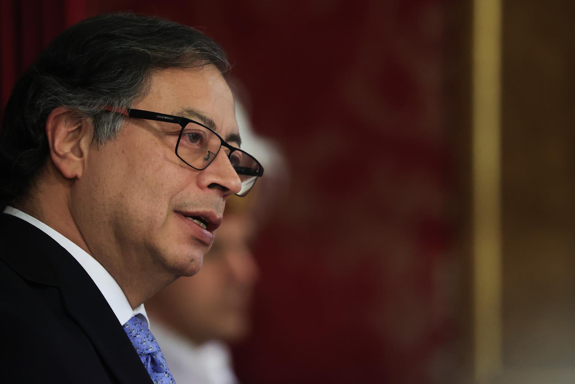 Gobierno de Colombia y la guerrilla del ELN firman cese al fuego ...