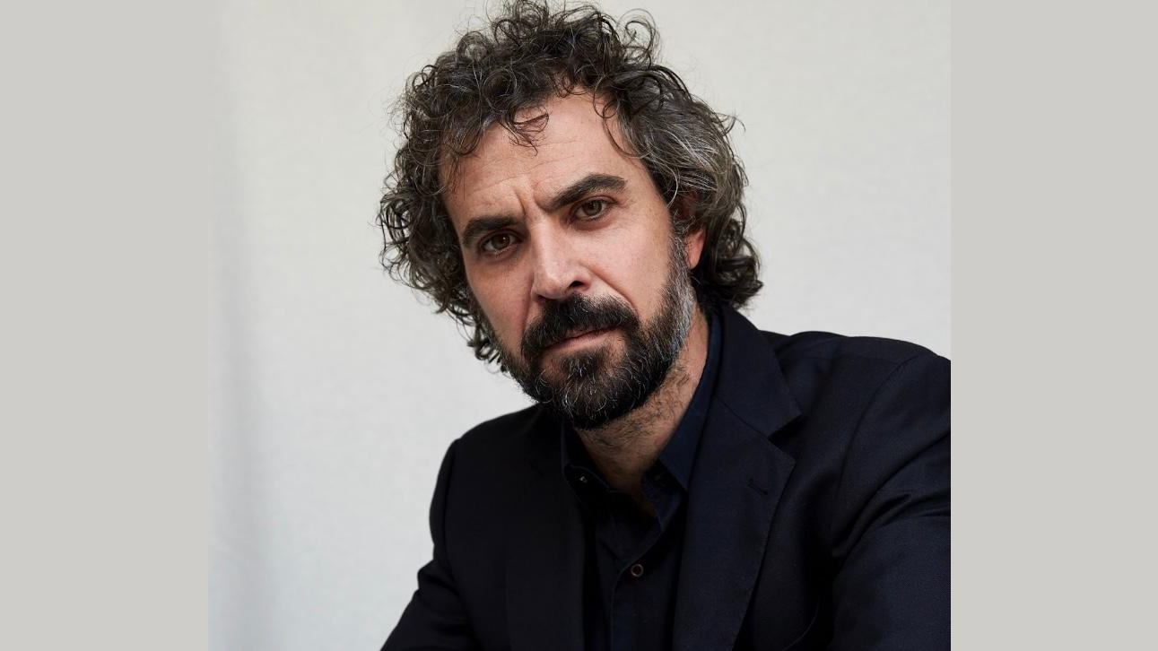 El realizador audiovisual Álvaro Brechner dirige la escena de Don