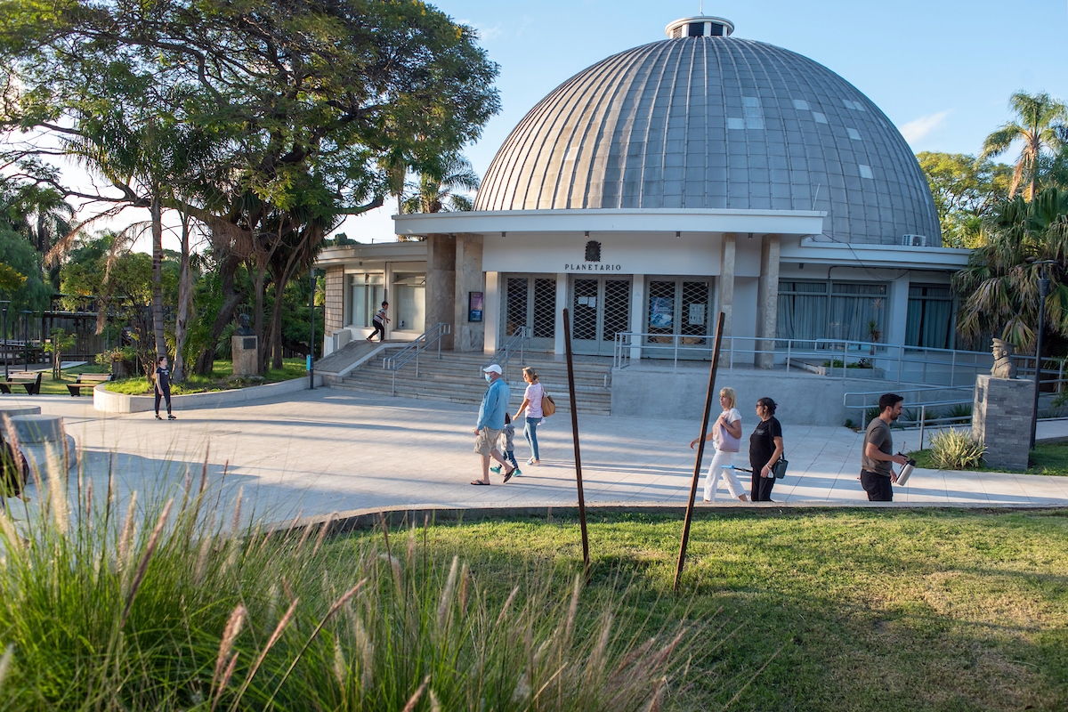 Jóvenes uruguayas crean primera experiencia astronómica interactiva y accesible