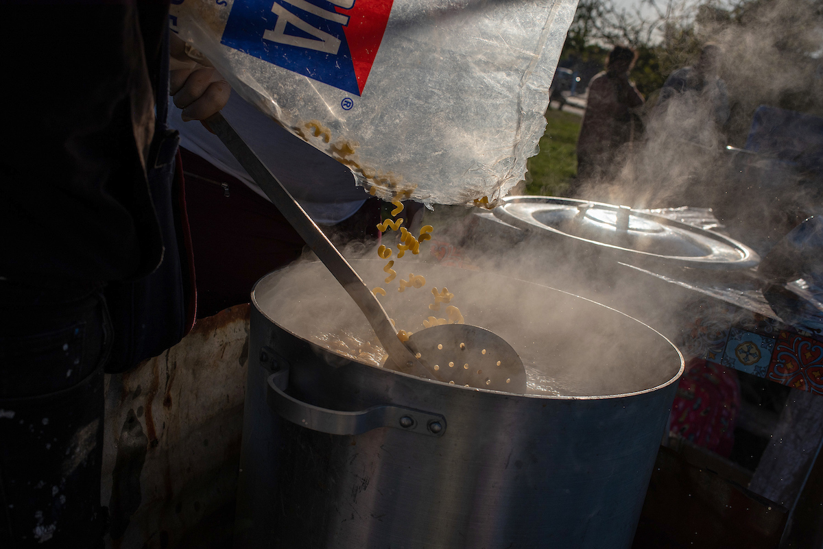 Las Fuerzas Armadas distribuirán 20 toneladas de alimentos a unas 60 ...