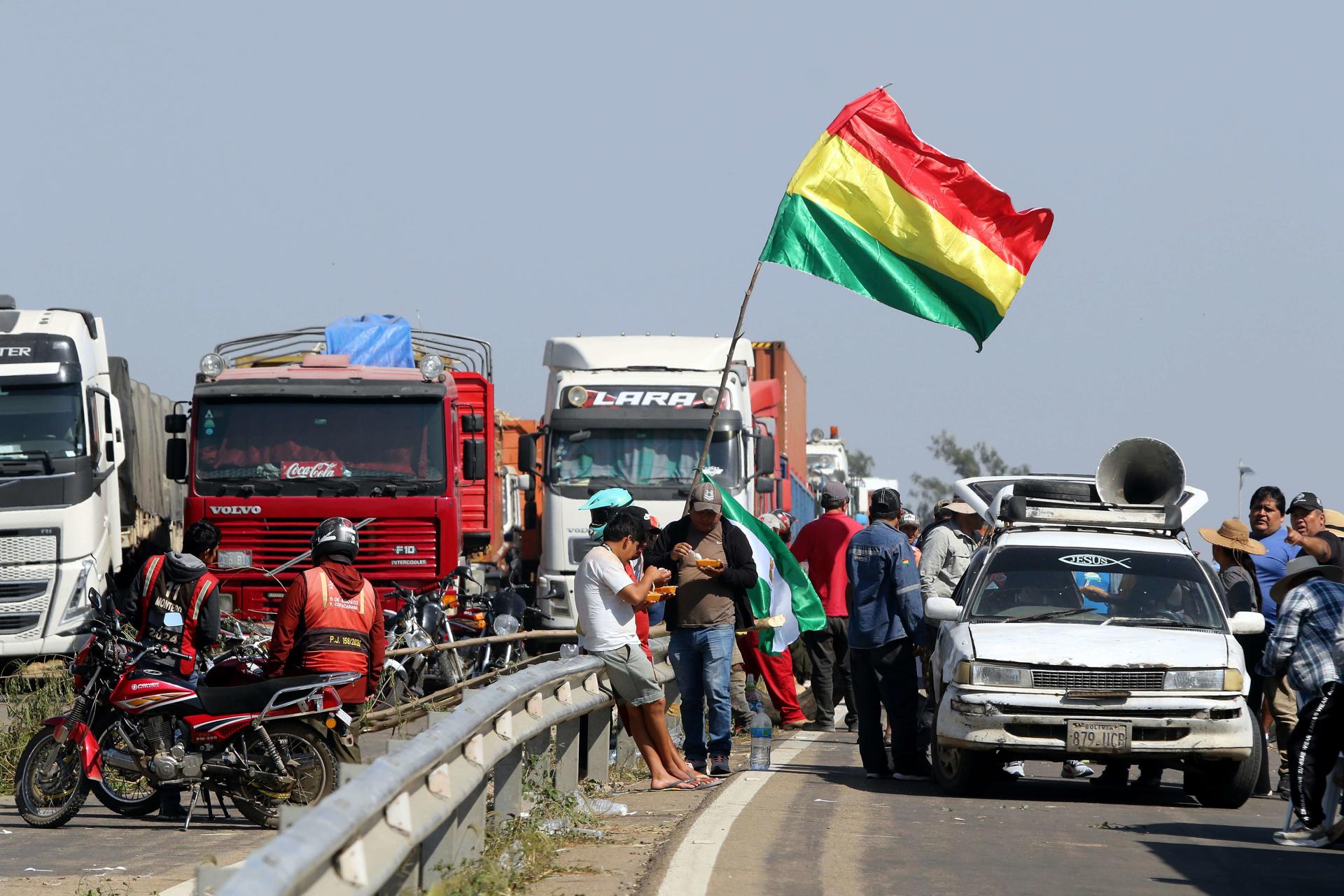 Segundo día de bloqueos de transportistas por la falta de dólares y ...