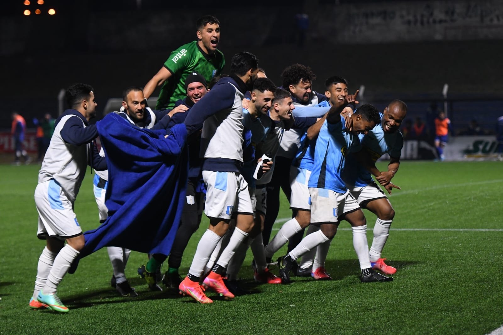 Uruguay Montevideo Le Ganó 3 A 1 A Juventud Y Quedó Tercero En La Tabla ...